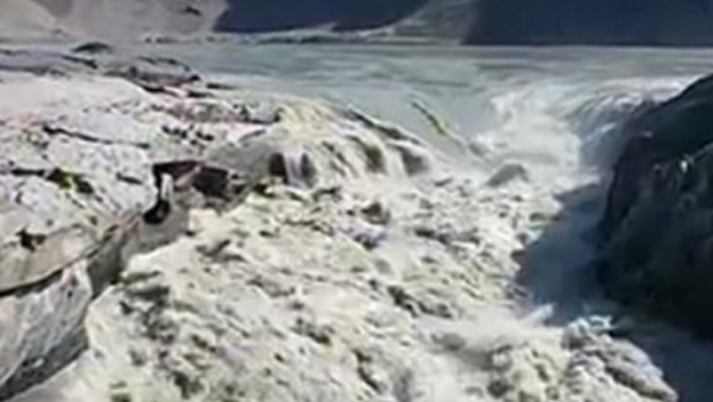 Γροιλανδία: Έλιωσαν 10 δισ. τόνοι πάγων μέσα σε 24 ώρες (vids)
