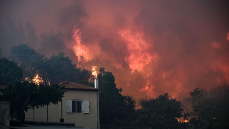 Εικόνες Αποκάλυψης στην Εύβοια: Η φωτιά από τα 18.000 πόδια (pics)