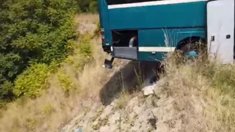 Λεωφορείο του ΚΤΕΛ παραλίγο να πέσει σε γκρεμό όταν λύθηκε το χειρόφρενό του