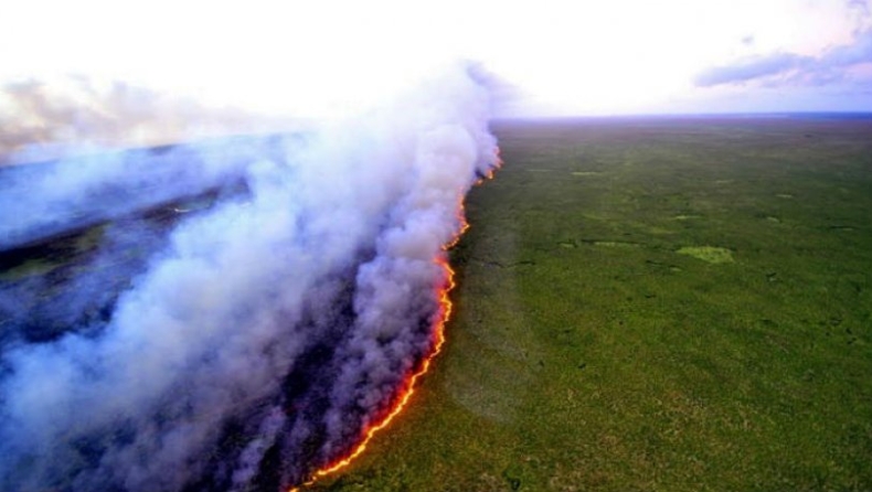 Σοκαριστική εικόνα από δορυφόρο της NASA δείχνει πως στην Αφρική υπάρχουν περισσότερες φωτιές απ' ό,τι στον Αμαζόνιο! (pic & vid)