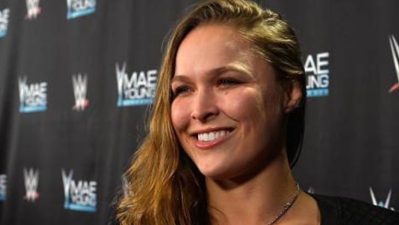 Το ανατριχιαστικό ατύχημα της Ronda Rousey: Κόντεψε να χάσει το δάχτυλό της (pics)