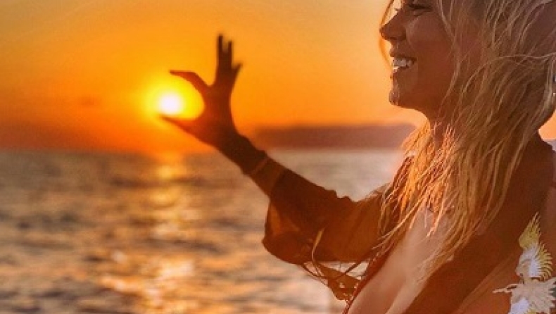 Nάπολι: Αυτή είναι η σέξι ρεπόρτερ που... άναψε το «Σαν Πάολο»! (pics)