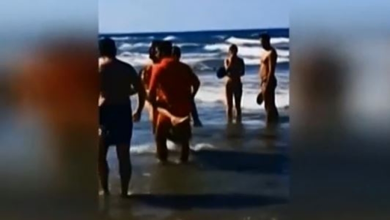 Ναυαγοσώστης πήγε να σώσει 50χρονη στα Χανιά, αλλά εκείνη αρνήθηκε (vid)