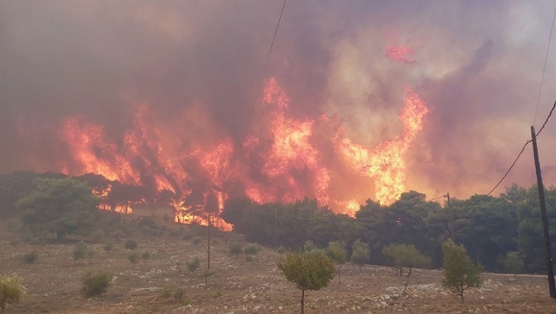 Ορατός από το διάστημα ο καπνός από τη μεγάλη πυρκαγιά στη Ζάκυνθο (pic)