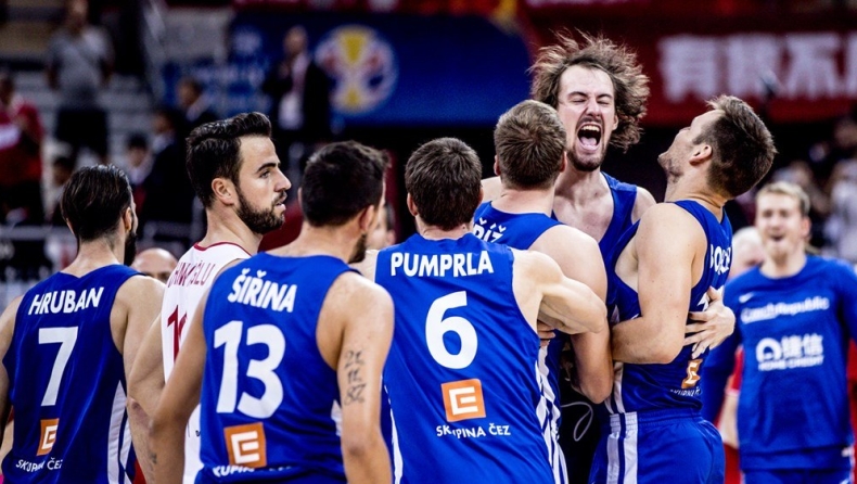 Ο Σιλμπ... γελάει με το 2% της FIBA για την Τσεχία! (pic)