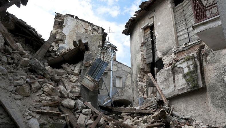 Ινδονησία: Στους 30 οι νεκροί από τον σεισμό της Πέμπτης