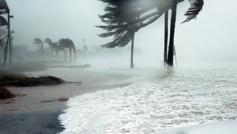 «Χτύπησε» τις Μπαχάμες ο τυφώνας Ντόριαν, έκκληση του πρωθυπουργού να πάει ο κόσμος στα καταφύγια! (pics & vids)