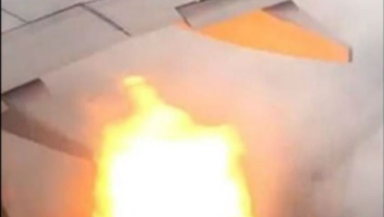 Επιβάτες έστελναν αποχαιρετιστήρια μηνύματα όταν είδαν φλόγες στον κινητήρα (vid)