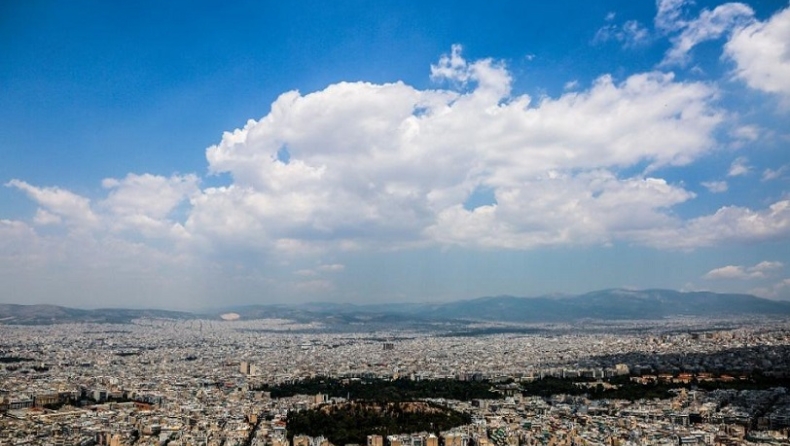 Καιρός: Βροχές, συννεφιά και 30άρια τη Δευτέρα, πού θα βρέξει