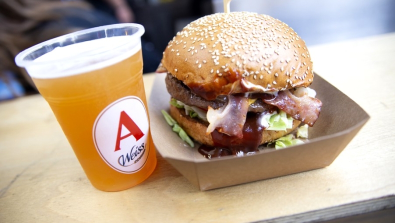 Δεν γεννήθηκε ακόμα αυτός που στο Burger Fest θα διαλέξει burger με την πρώτη (pics)