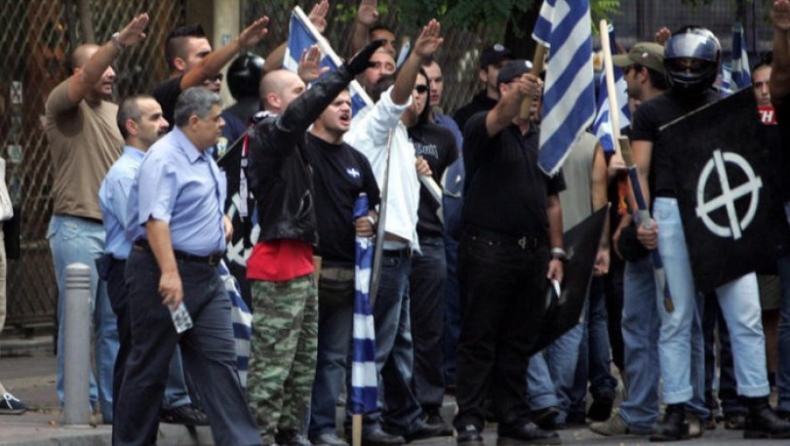 Δίκη Χρυσής Αυγής: Συνεχίζονται οι... κωλοτούμπες των κατηγορουμένων, οργή της έδρας (vid)