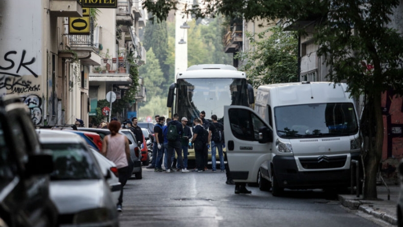 Νέα αστυνομική επιχείρηση στα Εξάρχεια για την εκκένωση δύο κτιρίων (vid)