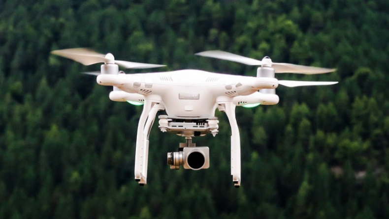 Διαρρήκτης τσέκαρε τον χώρο με… drone για να είναι καλά «διαβασμένος» πριν πάει να κλέψει