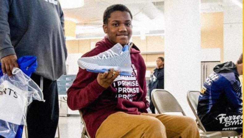 Ο ΛεΜπρόν δώρισε 800 ζευγάρια παπούτσια σε μαθητές (pic)