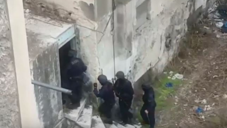 Οι τεράστιες ποσότητες ναρκωτικών που βρήκε η ΕΛΑΣ δίπλα από την ΑΣΟΕ (vid)