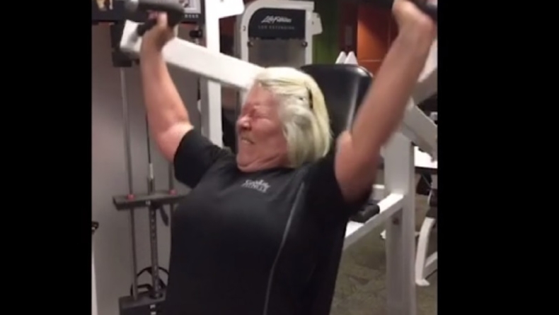 73χρονη έχασε 25 κιλά και έγινε «φέτες» χρησιμοποιώντας εφαρμογές του iPhone (pics & vid)
