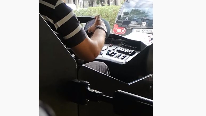 Οδηγός τρόλεϊ στη Νίκαια έπαιζε με το κινητό του εν κινήσει (vid)