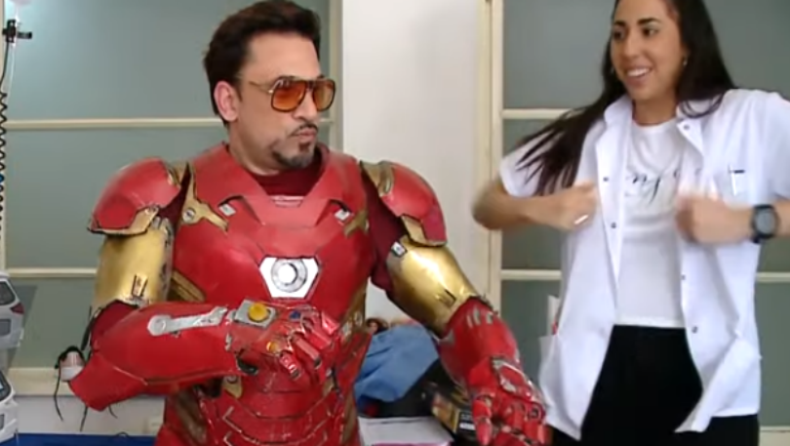 Ένας άνδρας ντύνεται Iron Man για να κάνει χαρούμενα άρρωστα παιδιά (vid)