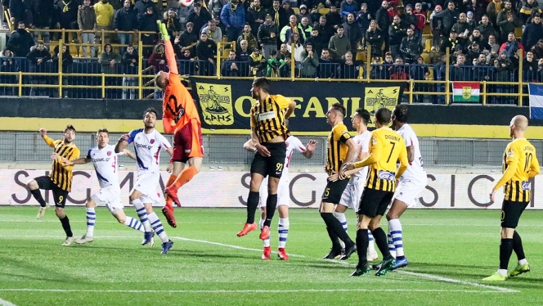 Άρης: Κλειστή η θύρα των φιλοξενούμενων στη Νέα Σμύρνη, χωρίς διακριτικά οι οπαδοί