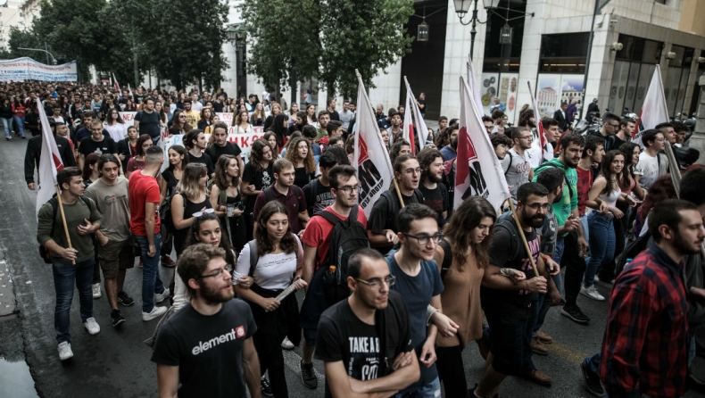 Οι πορείες πλέον θα γίνονται σε οριοθετημένο χώρο