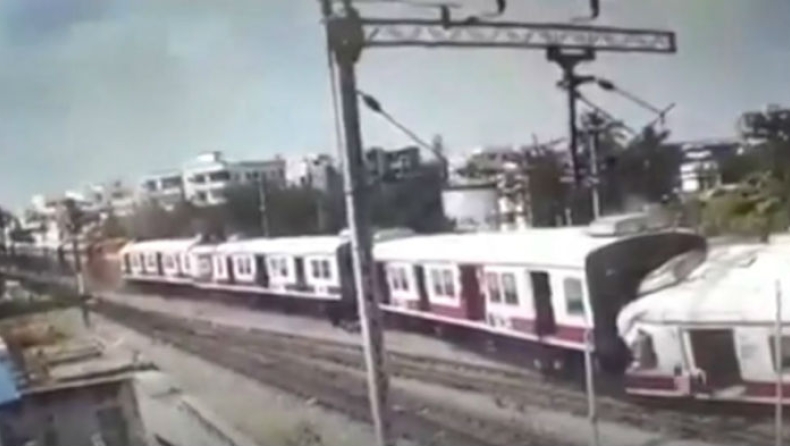 Η στιγμή της σύγκρουσης δύο τρένων στο Ιντεραμπάντ (vid)