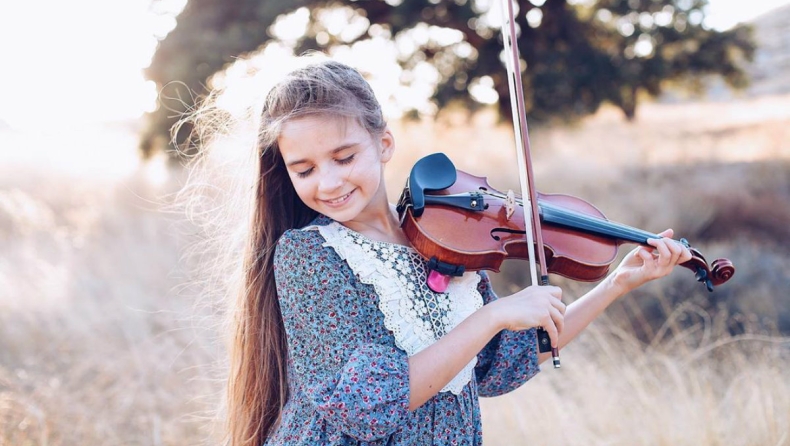 Καρολίνα Προτσένκο: Η 11χρονη που «μαγεύει» περαστικούς με το βιολί! (vids)