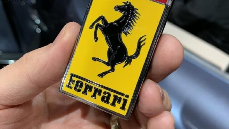 Σε μέγεθος μεγάλης παλάμης το κλειδί της Ferrari Roma (pics)