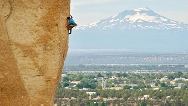 Ο free solo αναρριχητής που «ανατρίχιαζε» το Instagram έπεσε από γκρεμό 300 μέτρων και σκοτώθηκε (pics)