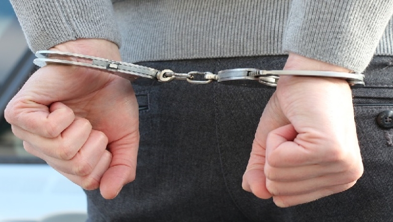 Γυναίκα αστυνομικός συνέλαβε αδίστακτο γκάνγκστερ στον ναό όπου επρόκειτο να παντρευτούν (pic)