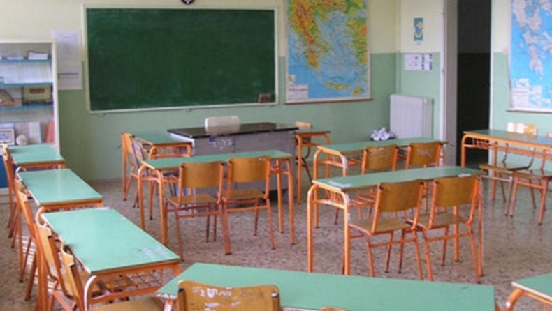 «Είσαι σέξι με το ξυρισμένο φρύδι»: Μαθήτρια στο Πέραμα καταγγέλλει καθηγητή της (vid)