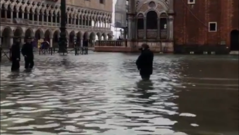 Σφοδρές βροχοπτώσεις στην Ιταλία, η Βενετία ξανά κάτω από το νερό (vid)