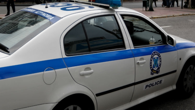 ΕΔΕ για τον αστυνομικό που έκαψε την ελληνική σημαία