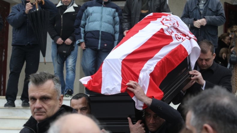 Πλήθος κόσμου στην κηδεία του Ηλία Ρωσίδη (pics)
