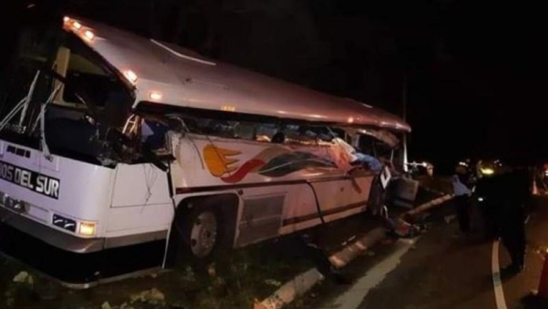 Γουατεμάλα: 20 νεκροί από τη σφοδρή σύγκρουση λεωφορείου με ρυμούλκα φορτηγού (pics)