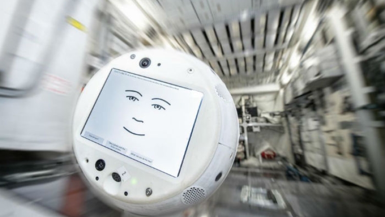 Το ρομπότ CIMON θα κάνει παρέα στους αστροναύτες στο Διεθνή Διαστημικό Σταθμό