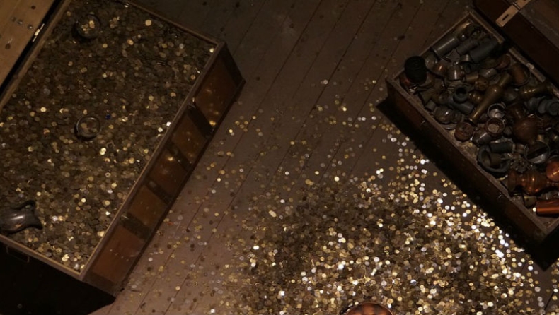 Ο πιο τυχερός άνθρωπος του κόσμου: Είχε κερδίσει το λαχείο και τώρα ανακάλυψε δοχείο με 2500 νομίσματα αντίκες