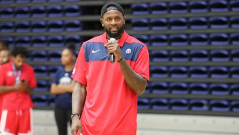 Μάιλς: Χειρουργείο και εκτός επ' αόριστον