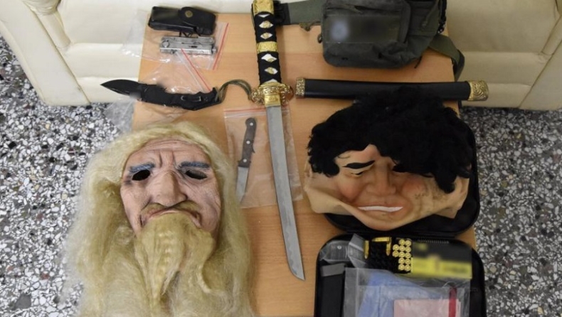 Βρέθηκαν μάσκες και... σπαθί «κατάνα» στις έρευνες για τη φονική συμπλοκή στις Θεσπιές (pics & vid)