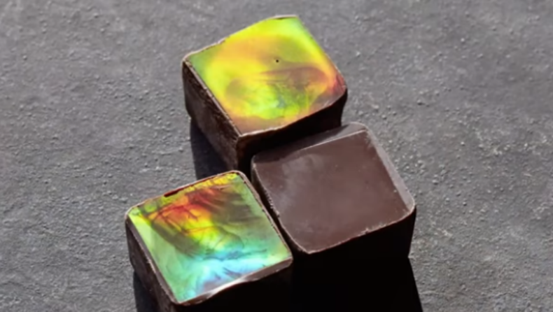 Ερευνητές έφτιαξαν σοκολάτα σε αποχρώσεις του ουράνιου τόξου! (vid)