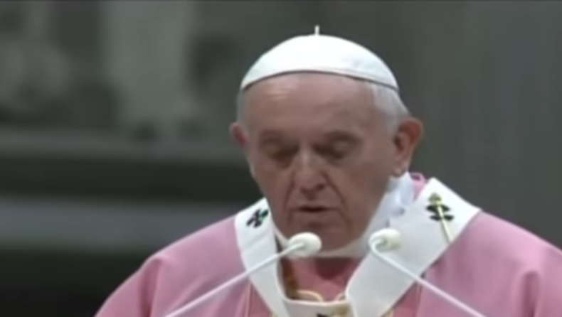Ο πάπας Φραγκίσκος καταργεί το απόρρητο που κάλυπτε τις υποθέσεις κληρικών κατηγορούμενων για παιδεραστία