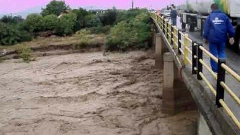 Εκκενώνονται οικισμοί στην Εύβοια λόγω κινδύνου υπερχείλισης ποταμού