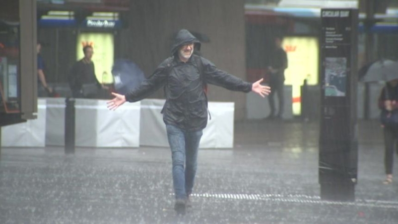 Στην Αυστραλία πανηγυρίζουν με τις βροχές (vids)