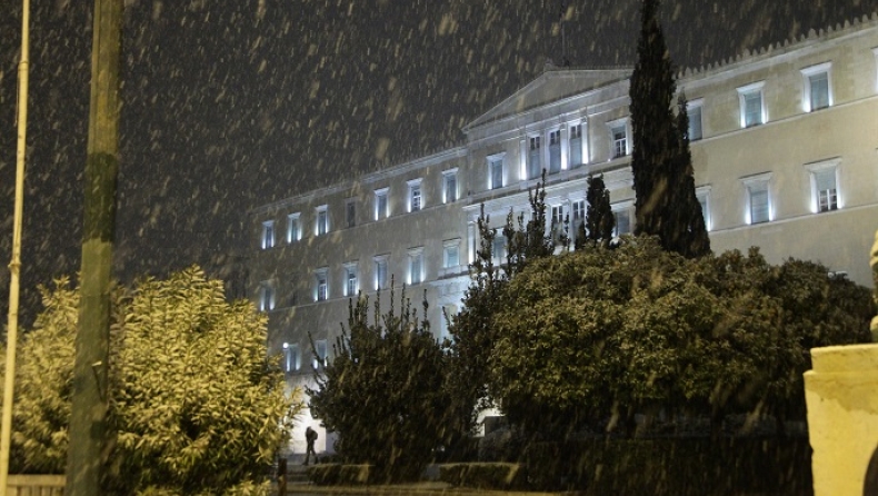Χιόνια και στο κέντρο της Αθήνας φέρνει ο «Ηφαιστίωνας» (vid)