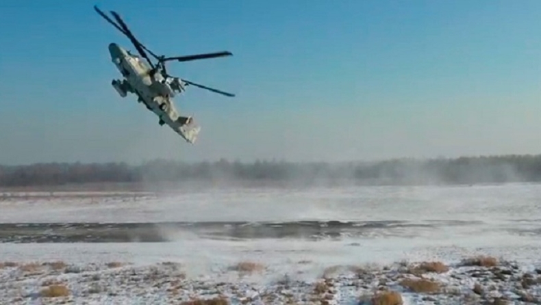 Αλιγάτορας στον αέρα: Ρωσικό μαχητικό ελικόπτερο κάνει τρελά ακροβατικά (vid)