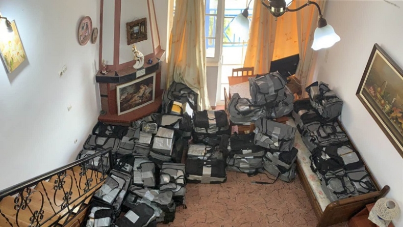 Μεγάλη επιχείρηση της ΕΛ.ΑΣ στον Αστακό: Κατασχέθηκαν 1,2 τόνοι κοκαΐνης, οκτώ συλλήψεις (pics & vids)