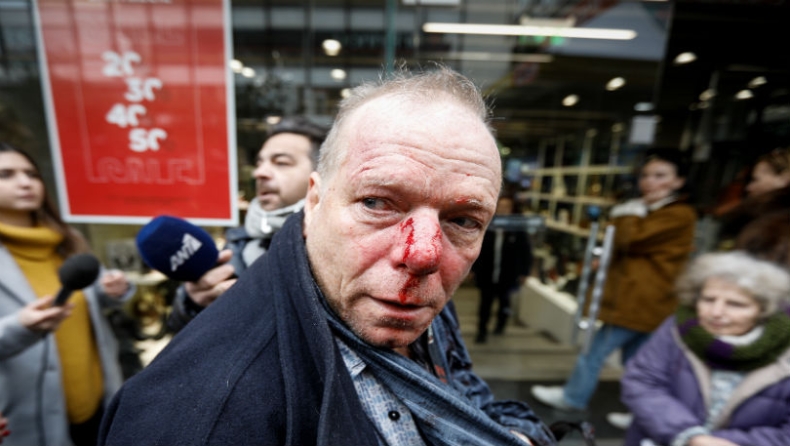 Κατακραυγή για τη φασιστική επίθεση σε βάρος δημοσιογράφου στο ξενοφοβικό συλλαλητήριο