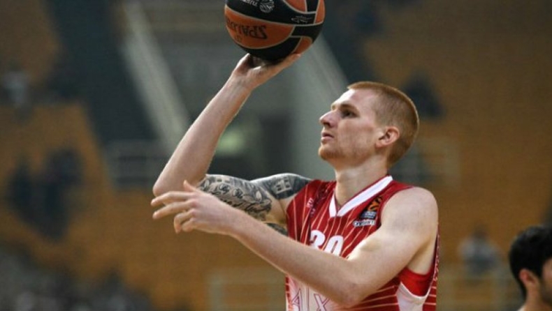 Αρμάνι: Παρελθόν ο Ουάιτ