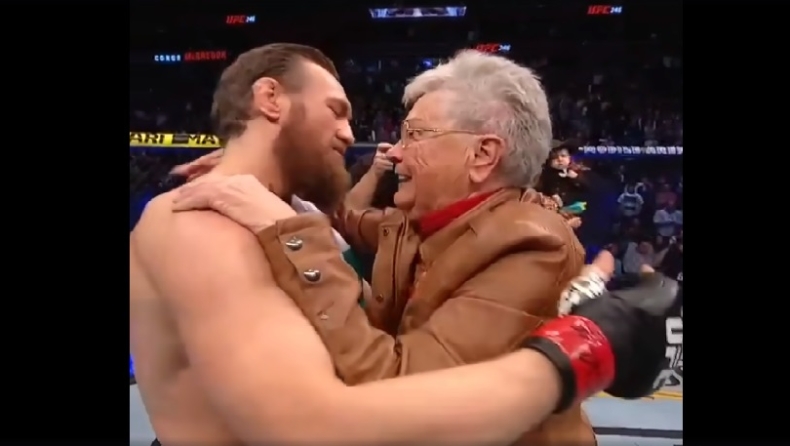 Η απίστευτη αγκαλιά του Conor McGregor με τη γιαγιά του Donald Cerrone (vid)