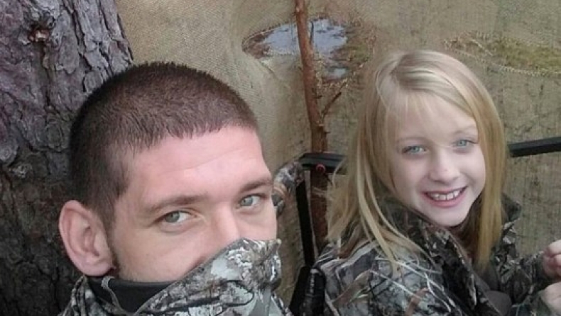 Πατέρας και κόρη σκοτώθηκαν από κυνηγούς που τους πέρασαν για ελάφι (pic)