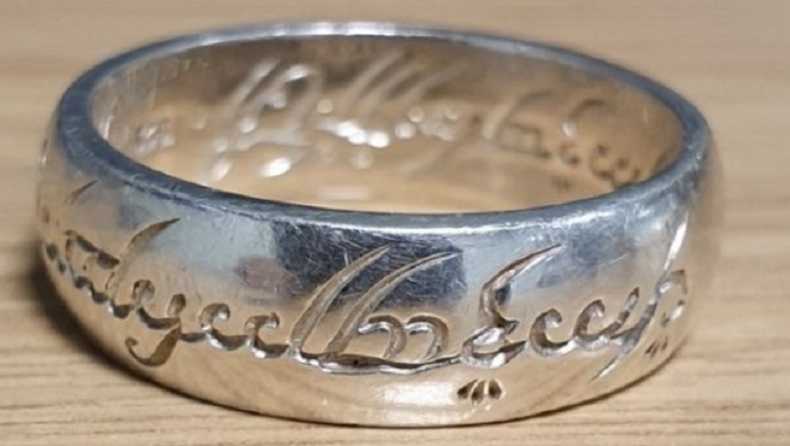 Έκλεψαν το δαχτυλίδι από το «Lord of the Rings» και η αστυνομία ψάχνει τον ιδιοκτήτη του να το επιστρέψει (pics & vids)